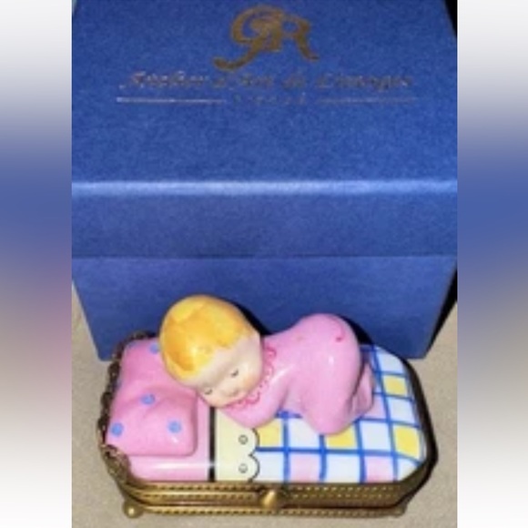 RARE Authentic Peint Main Limoges France Baby in Pink Bed Trinket Box #52/250 - Picture 3 of 13